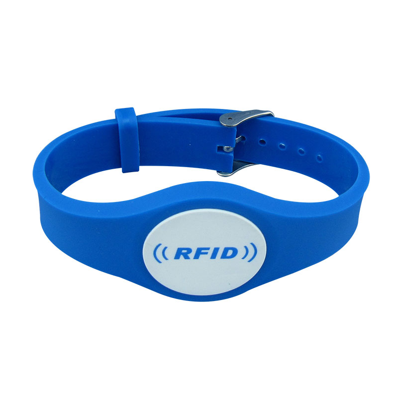 كيف يعمل سوار المعصم PVC RFID؟